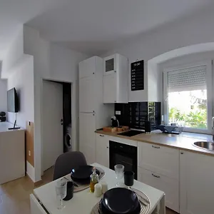 Apartment Agostini - With Self Check-in - Paid Parking Inside, Rijeka